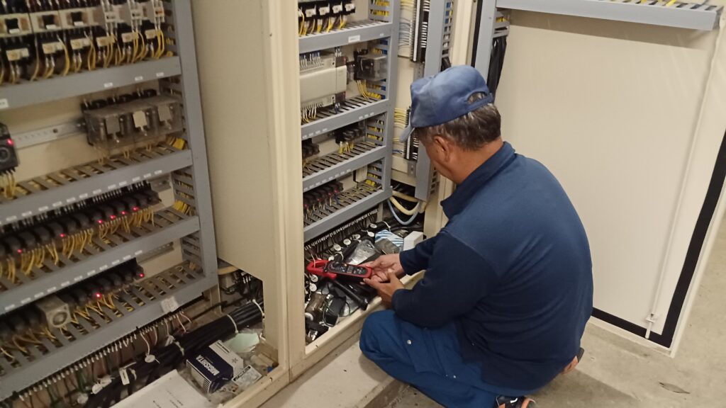 管理制御盤点検